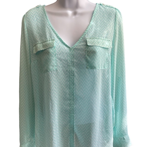 Women’s blouse size Medium - Picture 1 of 4